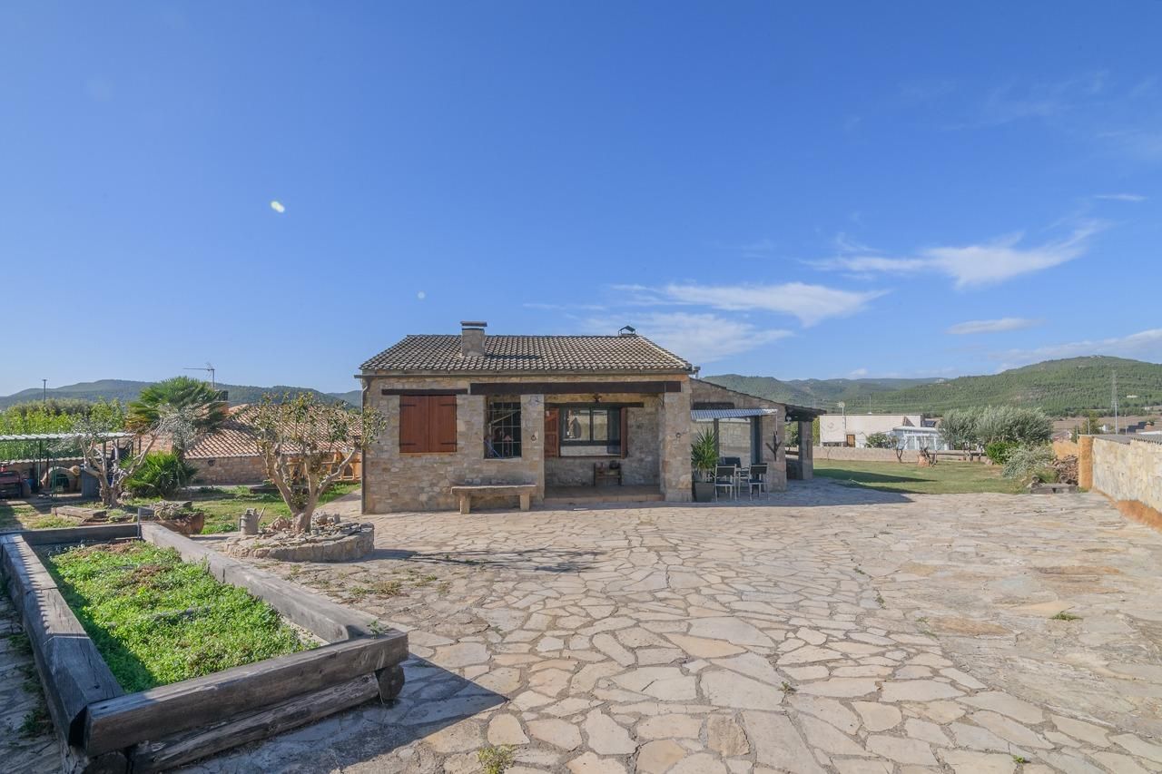 Vista exterior de Casa o xalet en venda en Fonollosa amb Aire condicionat, Jardí privat i Terrassa