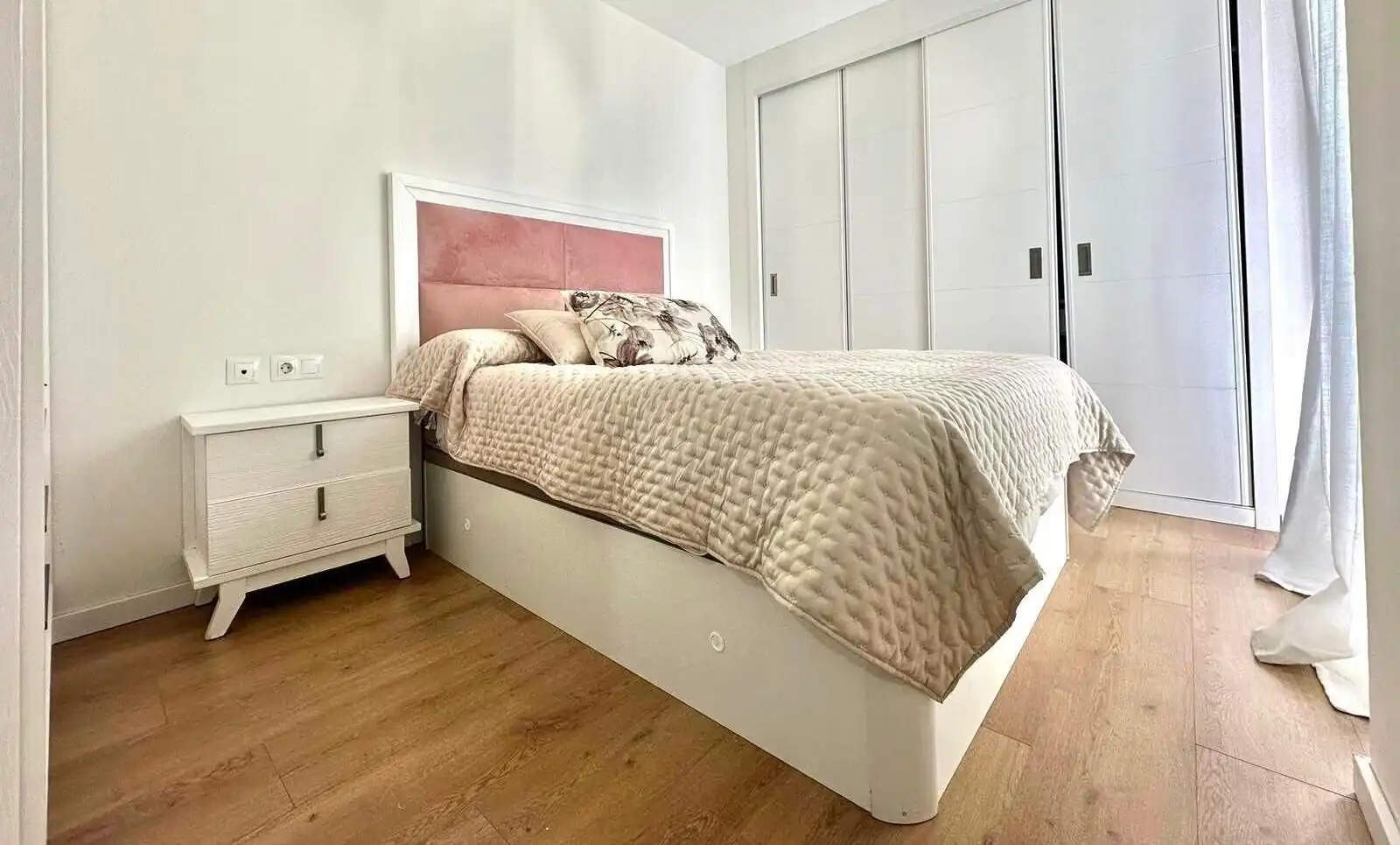 Bedroom of Flat for rent in Jerez de la Frontera  with Air Conditioner, Heating and Parquet flooring