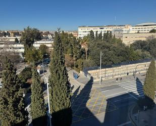 Vista exterior de Pis de lloguer en  Granada Capital amb Terrassa i Balcó