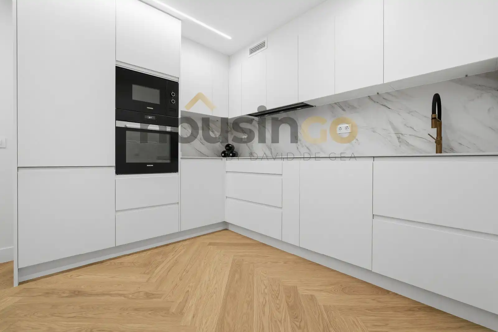 Kitchen of Flat for sale in Madrid  with Air Conditioner, Heating and Parquet flooring
