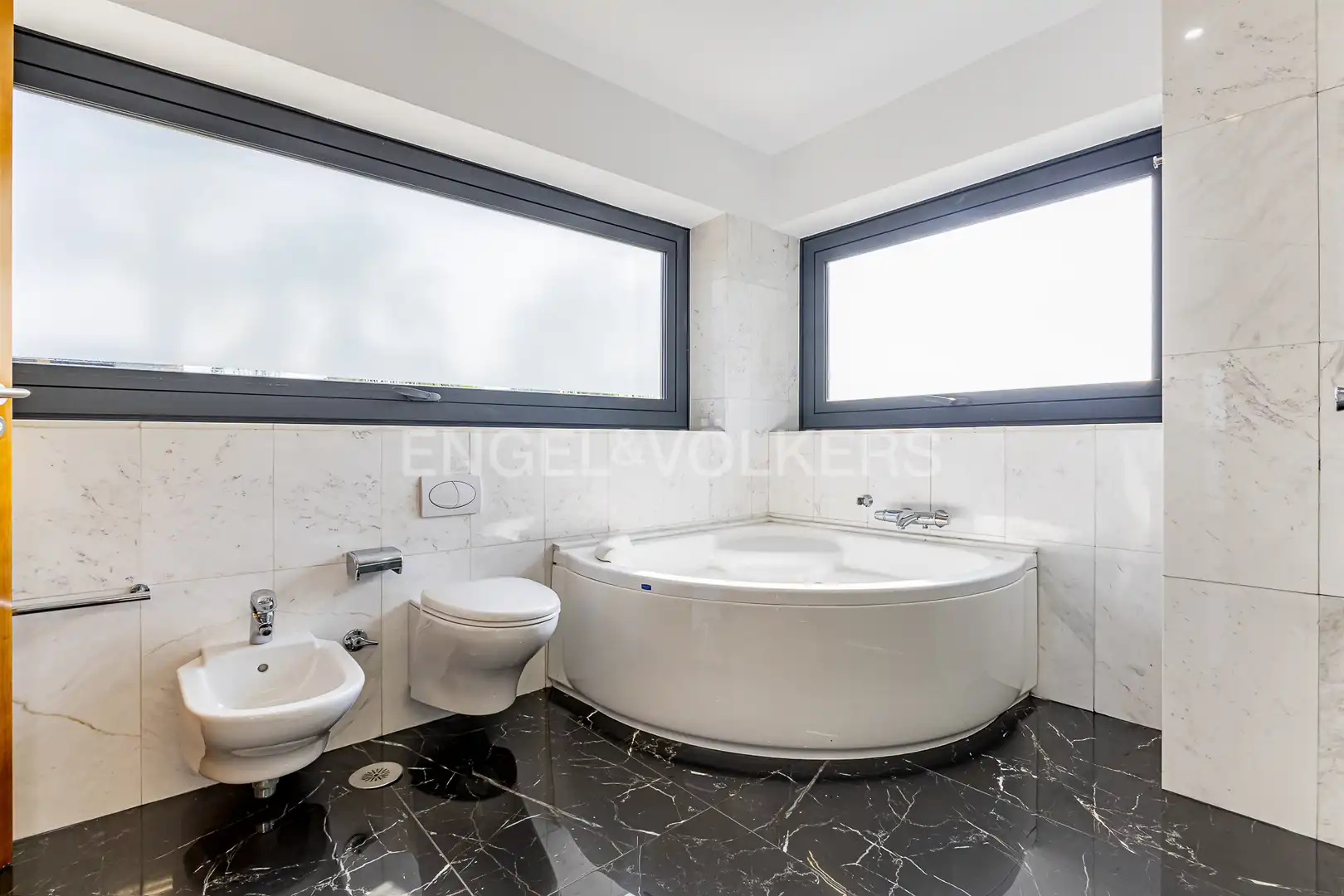 Bathroom of Houses for sale in Sant Cugat del Vallès  with Air Conditioner, Heating and Private garden