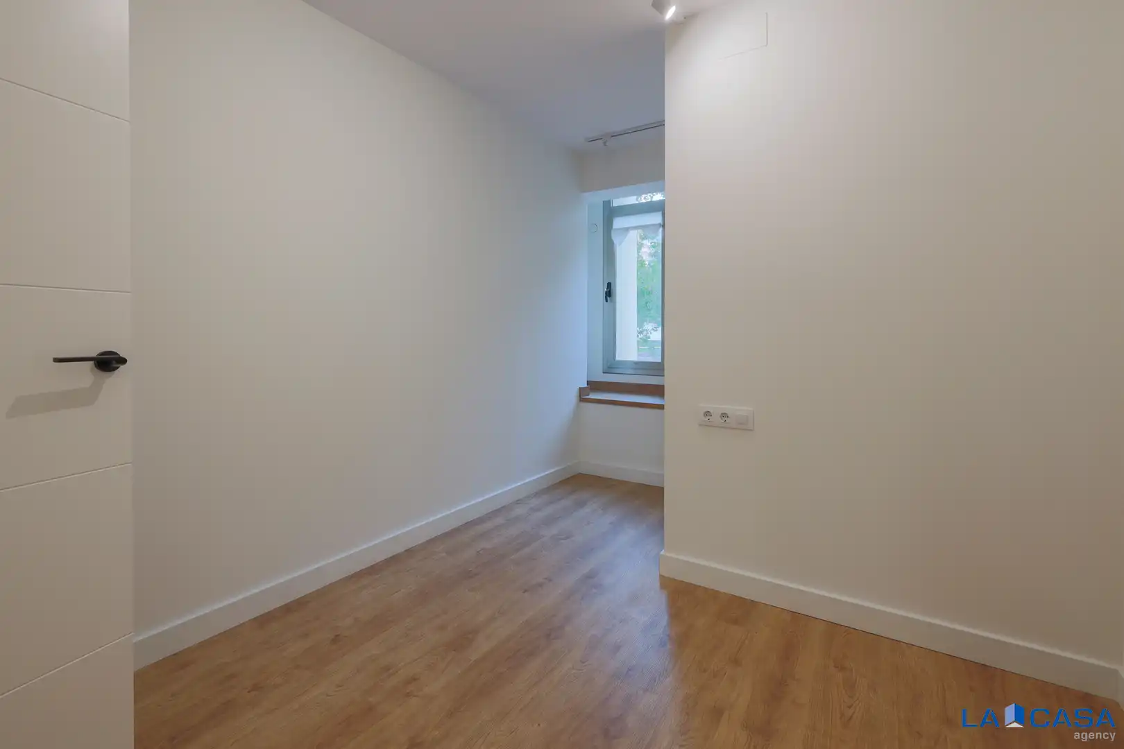 Bedroom of Flat for sale in Barcelona