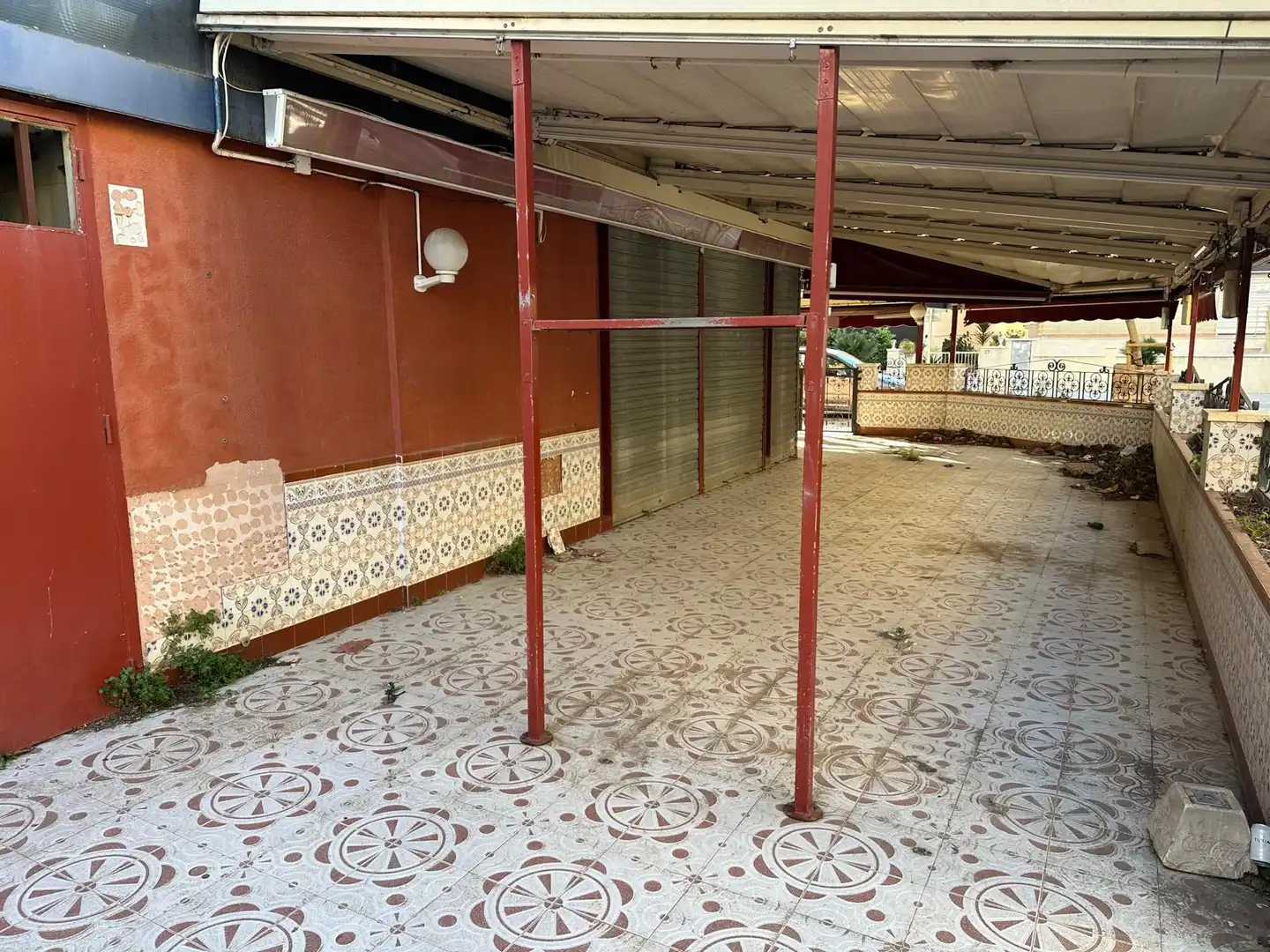 Außenansicht von Geschaftsraum zum Verkauf in Calafell mit Terrasse