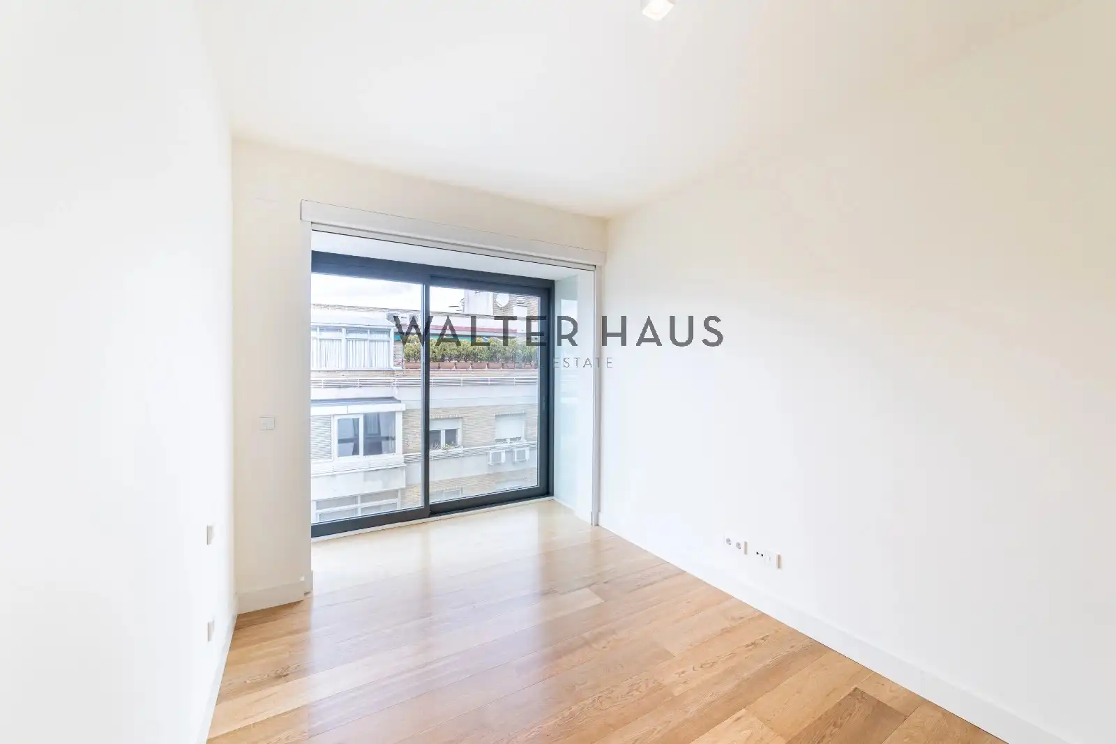 Vista exterior de Piso de alquiler en Madrid con Aire acondicionado, Calefacción y Horno
