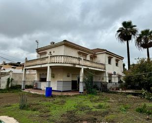 Vista exterior de Casa o xalet en venda en Algeciras amb Jardí privat i Piscina