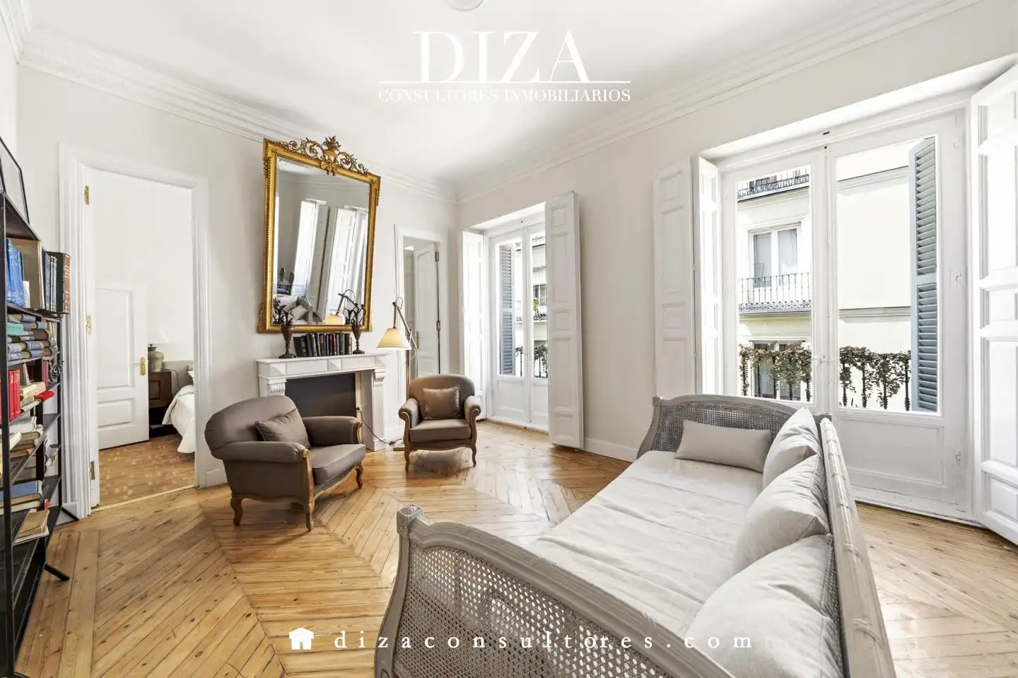 Living room of Flat for sale in Madrid  with Air Conditioner, Terrace and Furnished