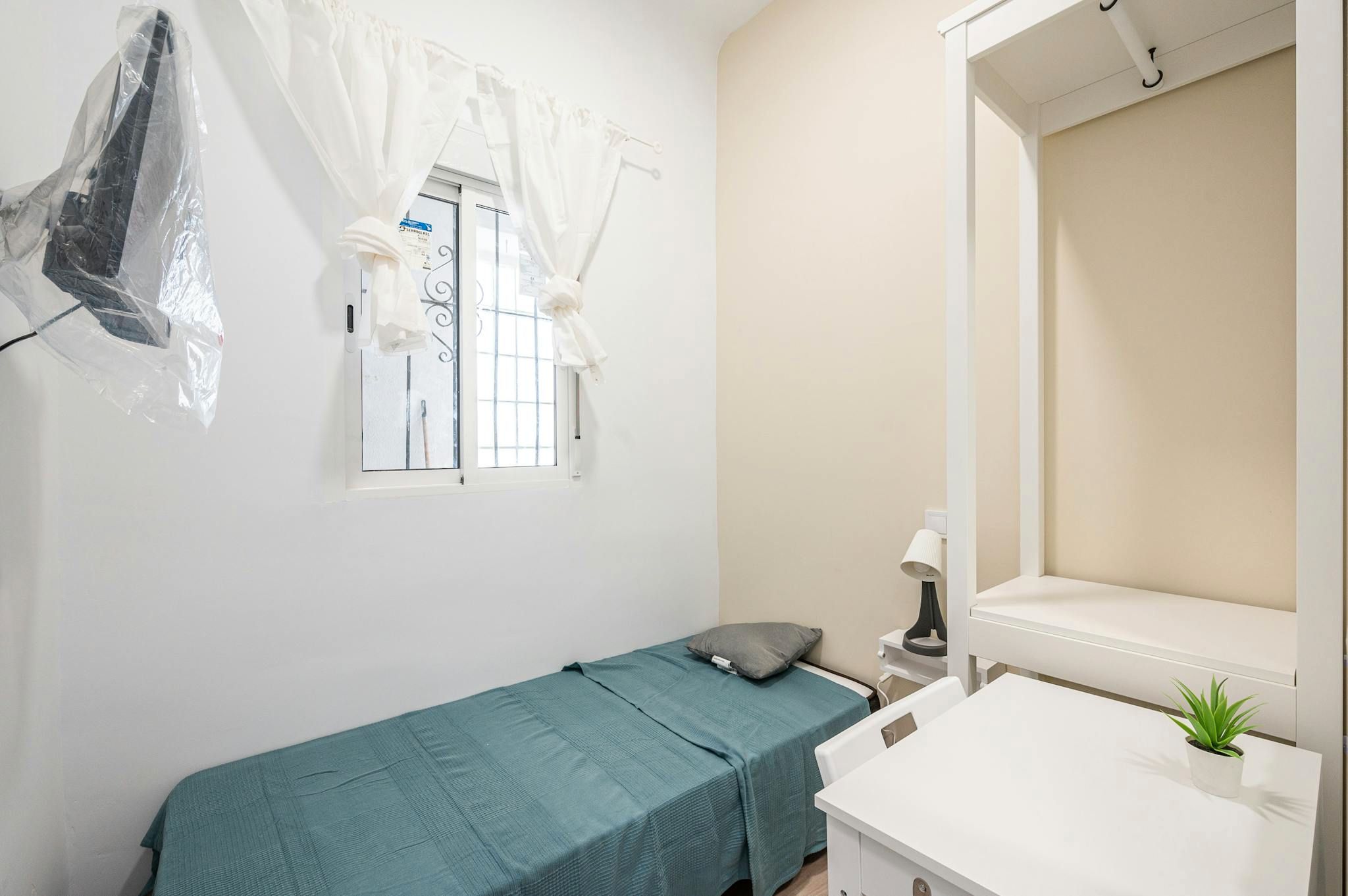 Habitación de Piso para compartir en  Madrid Capital con Lavadora y TV