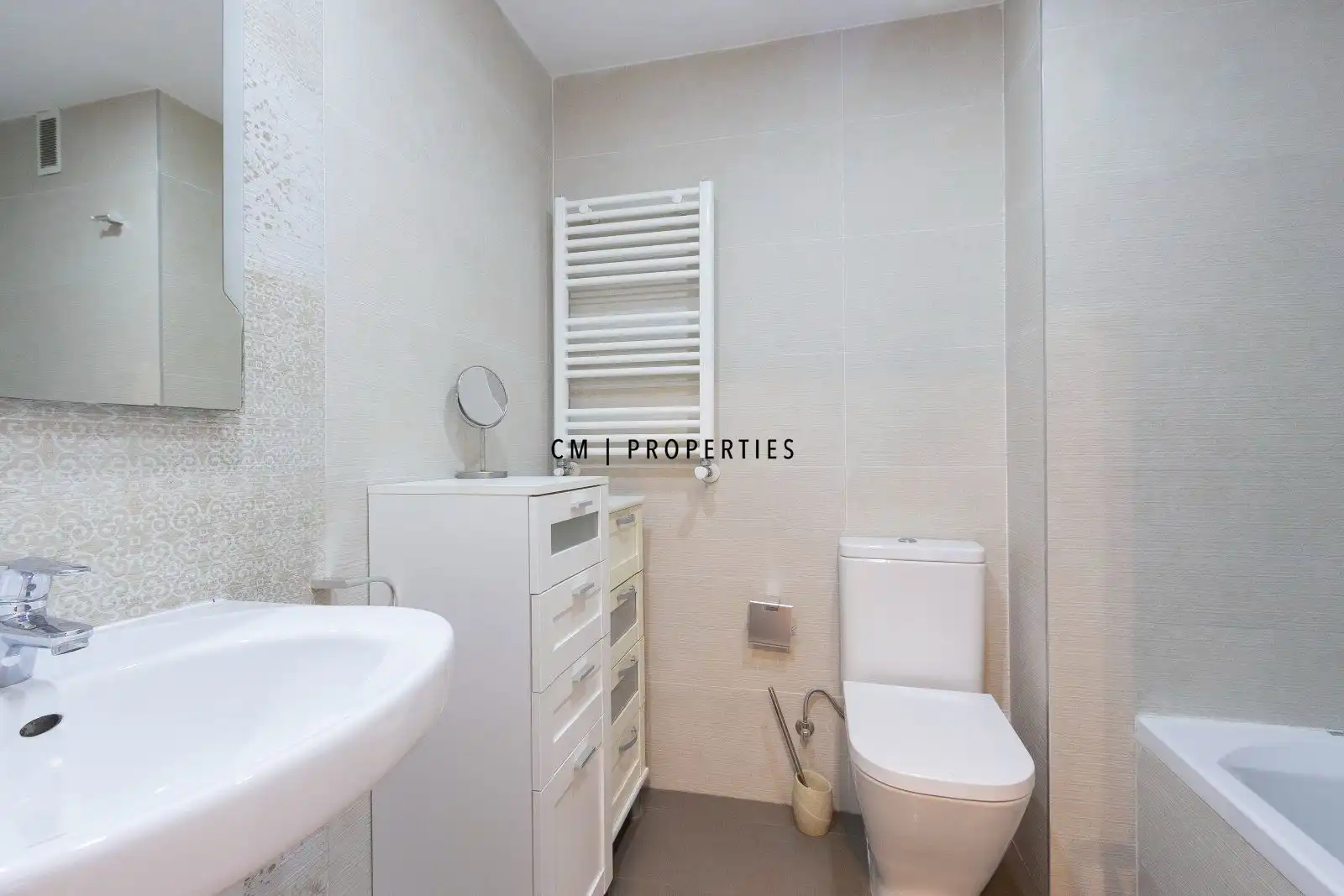 Badezimmer von Wohnung zur Miete in Valencia mit Klimaanlage, Heizung und Terrasse