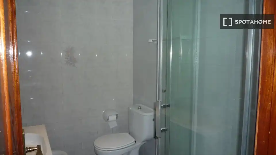Bany de Apartament per a compartir en Santander amb Aire condicionat, Terrassa i Moblat
