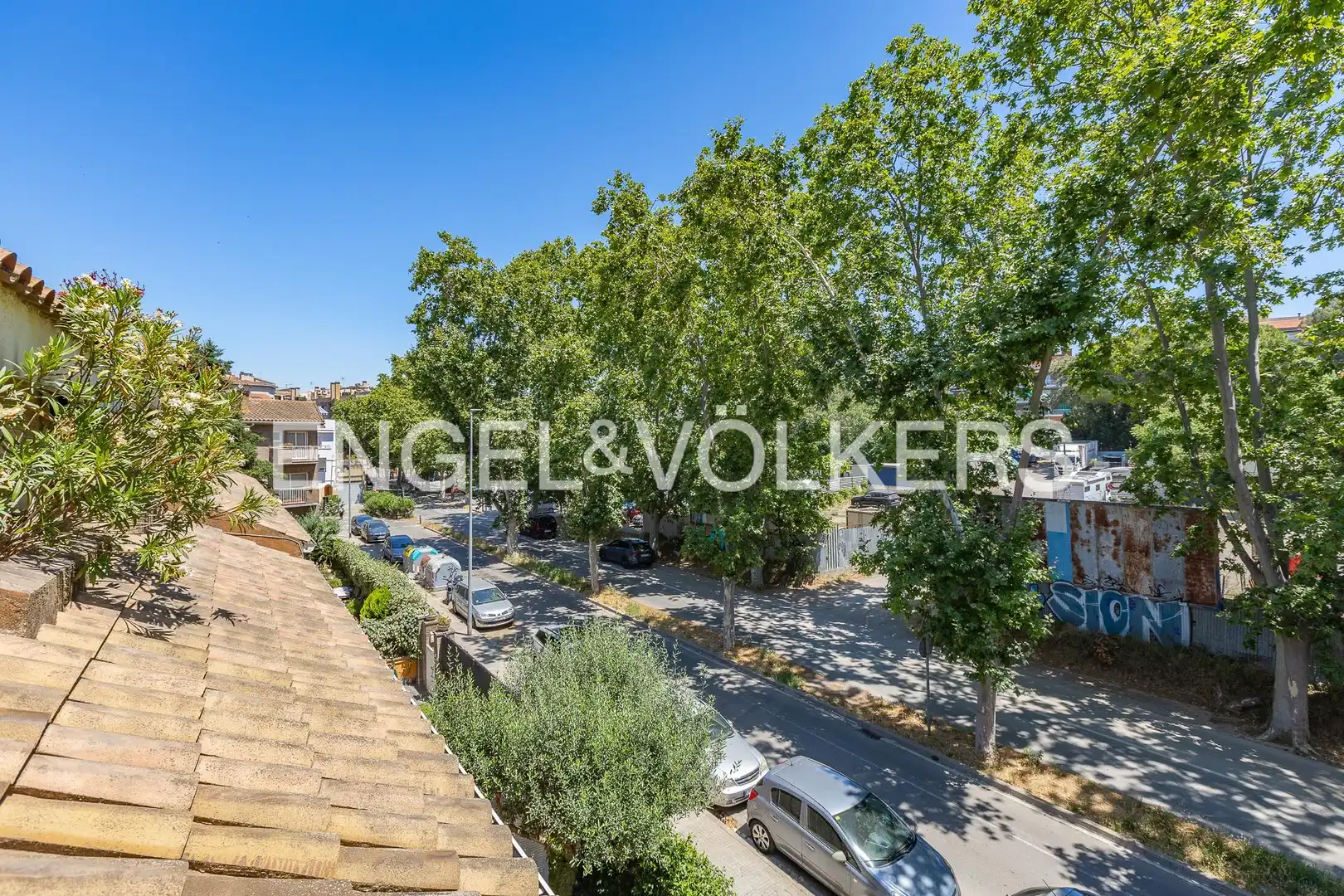 Vista exterior de Casa o xalet en venda en Cerdanyola del Vallès amb Aire condicionat, Calefacció i Jardí privat