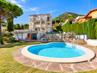 Casa con piscina in vendita a Carrer Jaume Balmes