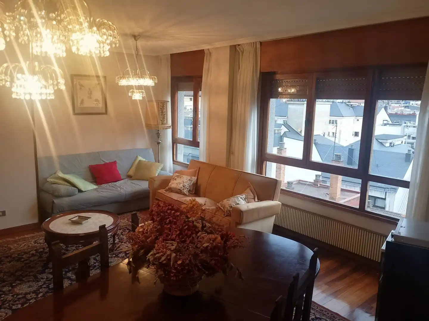 Sala de estar de Piso de alquiler en Oviedo  con Calefacción, Parquet y Amueblado