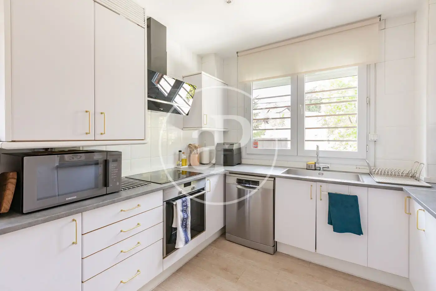 Cocina de Casa adosada en venta en Madrid con Aire acondicionado, Calefacción y Jardín privado