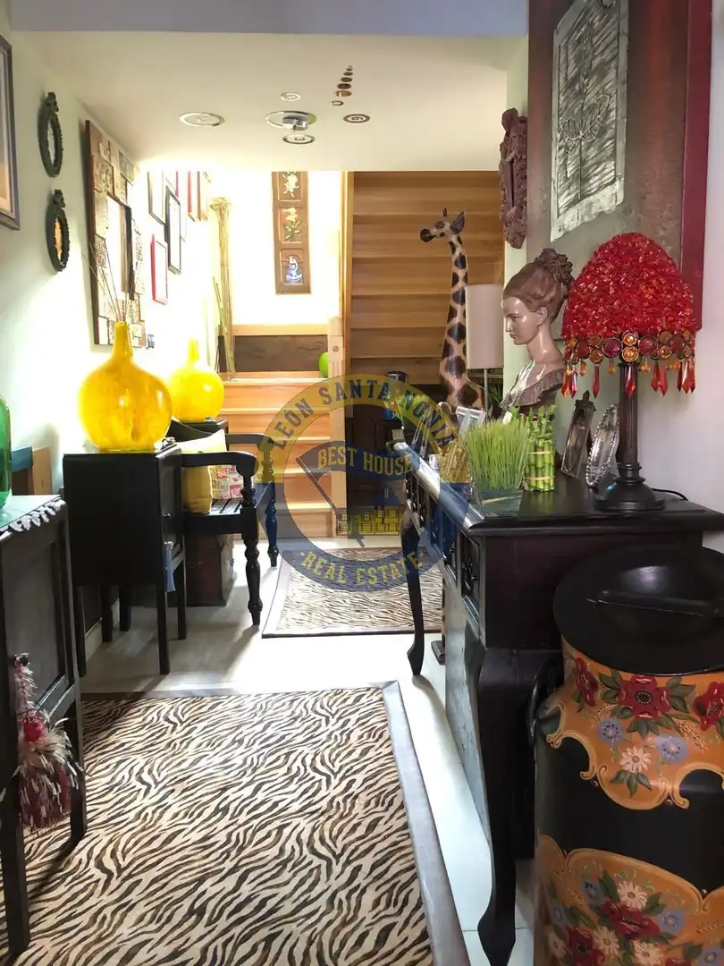 Casa o xalet en venda en León Capital  amb Calefacció, Jardí privat i Moblat