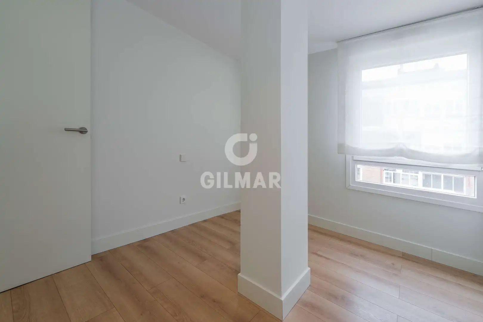 Habitación de Piso en venta en Madrid con Calefacción y Balcón