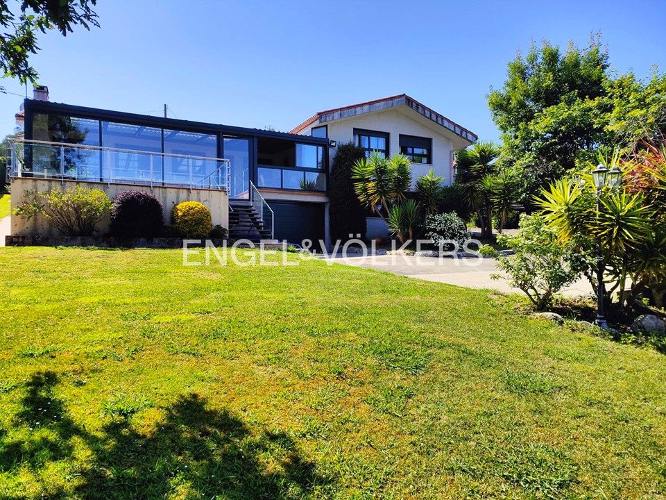 Exterior view of House or chalet for sale in Poio  with Heating, Private garden and Parquet flooring