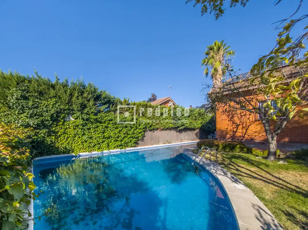Chalet en venta en  Urbanizaciones