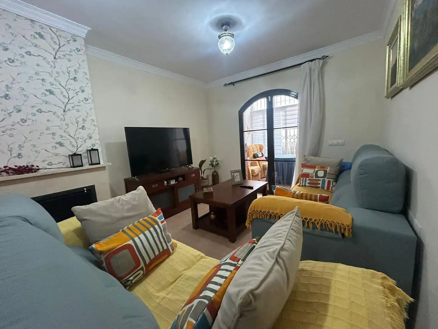Sala d'estar de Casa o xalet en venda en Sierra de Yeguas amb Aire condicionat, Calefacció i Jardí privat