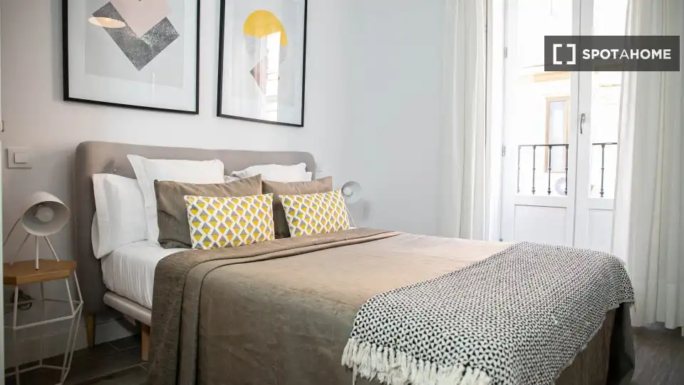Flat for rent in Cortes - Huertas
