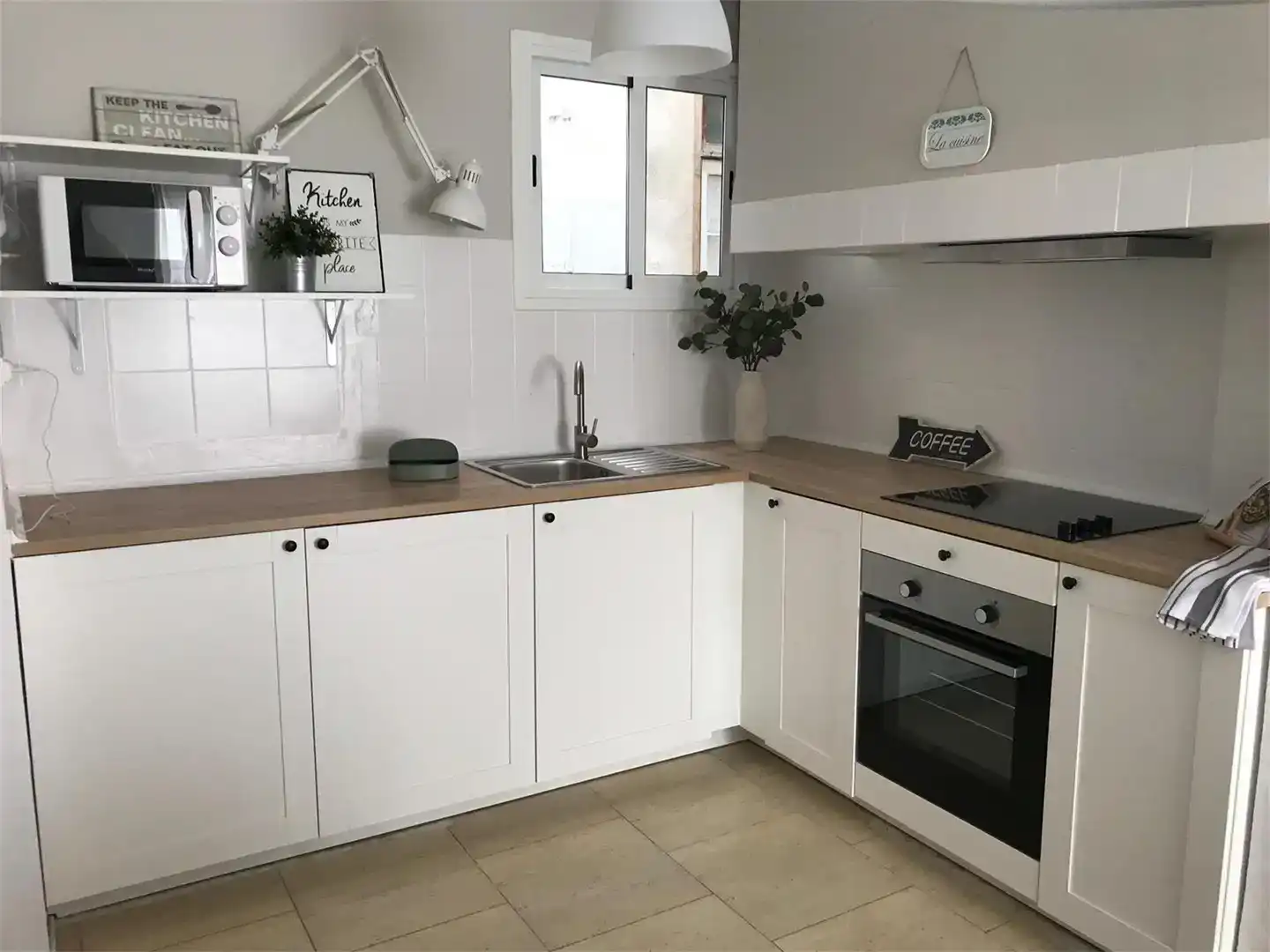 Kitchen of Flat for share in Eixample 