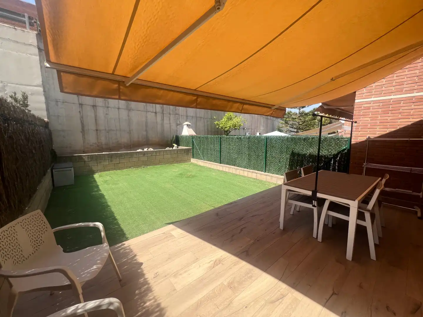 Terrasse von Einfamilien-Reihenhaus zum Verkauf in Castellbisbal mit Heizung, Privatgarten und Parkett
