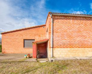 Vista exterior de Casa o xalet en venda en Villanueva de Duero amb Jardí privat i Piscina