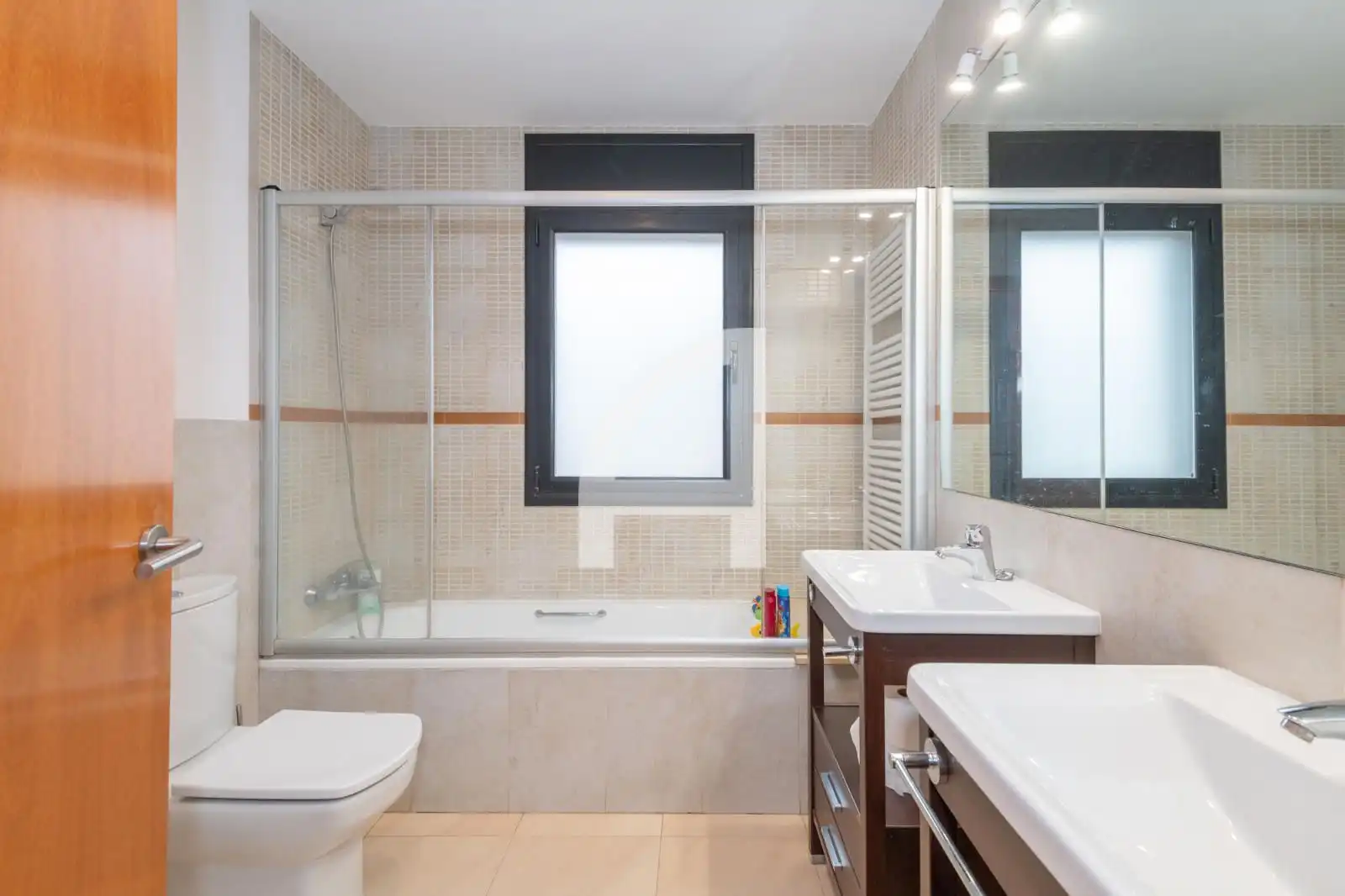 Baño de Casa o chalet en venta en Sant Julià de Ramis con Aire acondicionado, Calefacción y Jardín privado