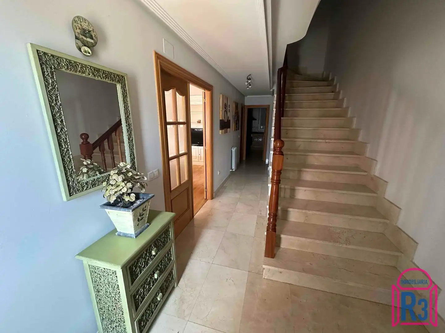 Casa adosada en venta en Villaquilambre con Calefacción, Piscina y Amueblado