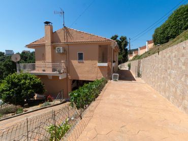 Villa avec balcon à vendre à Sant Cebrià de Vallalta
