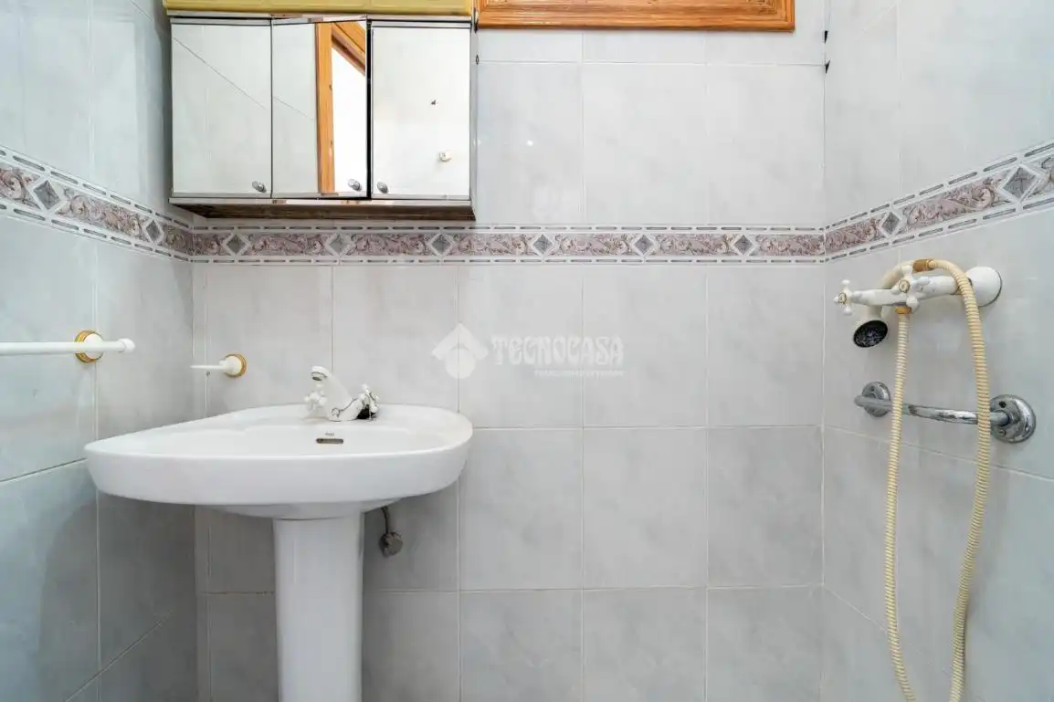 Badezimmer von Einfamilien-Reihenhaus zum Verkauf in Padul