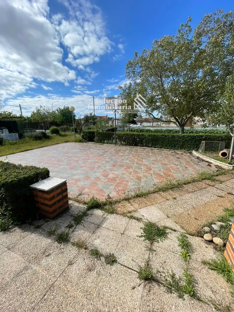 Jardín de Casa o chalet en venta en Doñinos de Salamanca con Calefacción y Amueblado