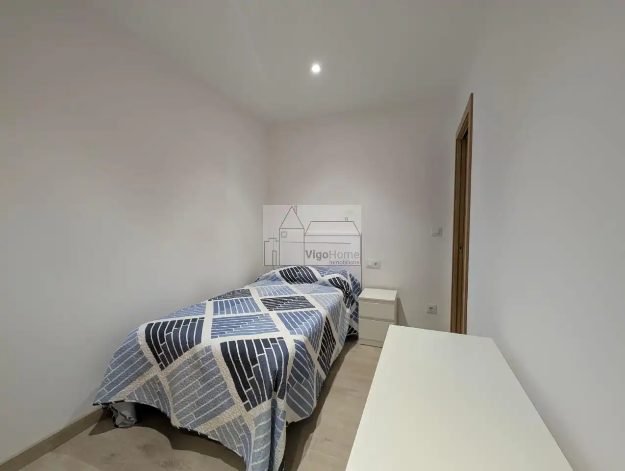 Habitación de Piso de alquiler en Vigo  con Calefacción, Terraza y Amueblado