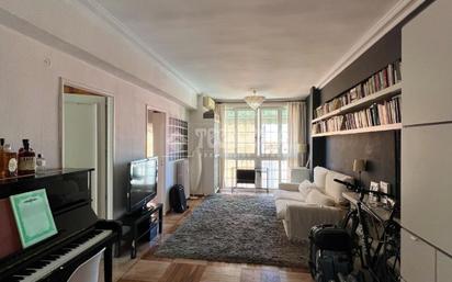 Living room of Flat for sale in  Madrid Capital  with Heating and Storage room