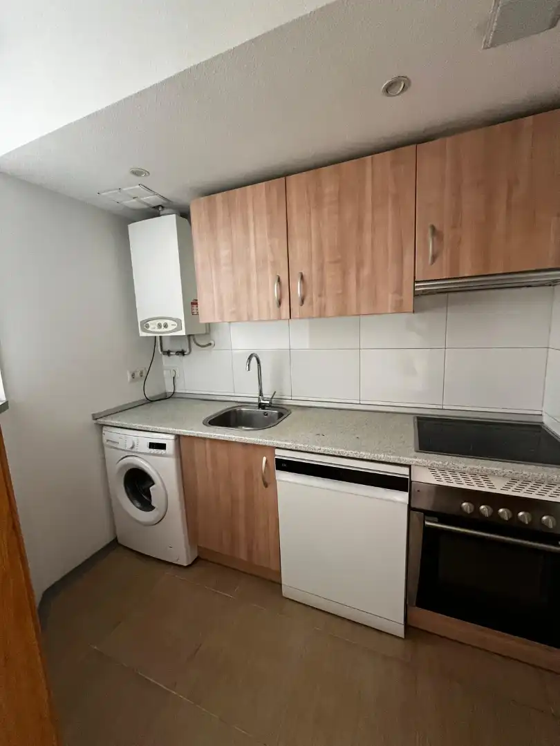 Appartement compact avec ascenseur à louer à Avenida de Atenas 3
