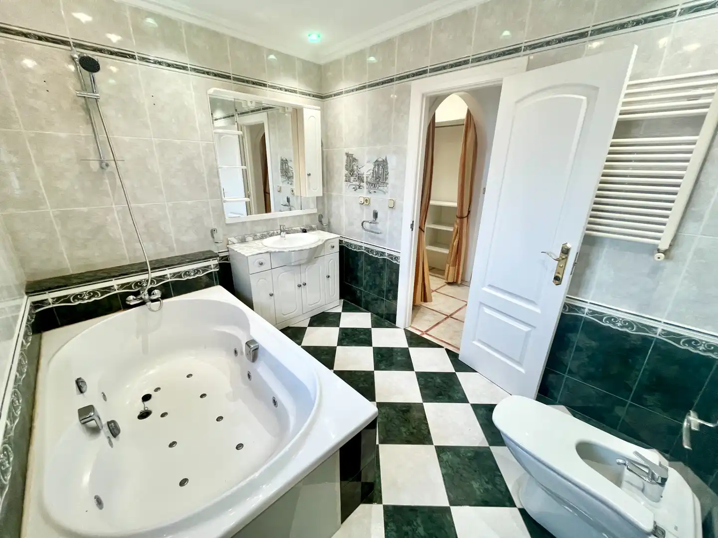 Baño de Casa o chalet en venta en Torrevieja con Aire acondicionado, Calefacción y Jardín privado