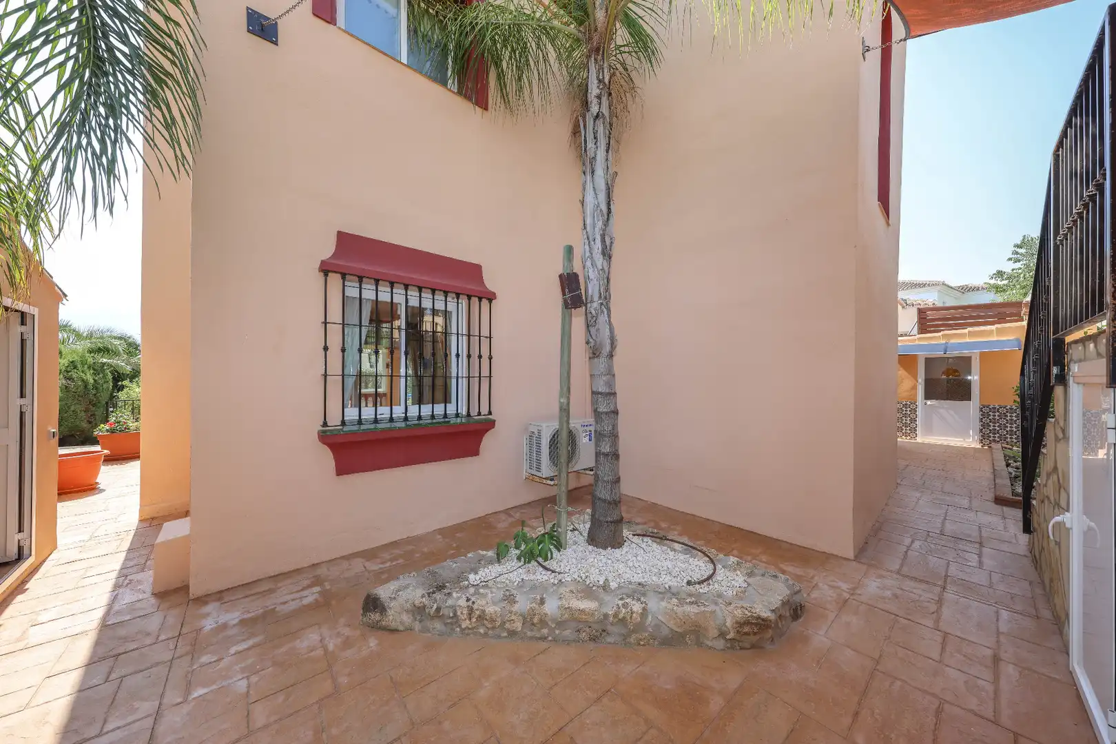 Exterior view of Houses for sale in Coín