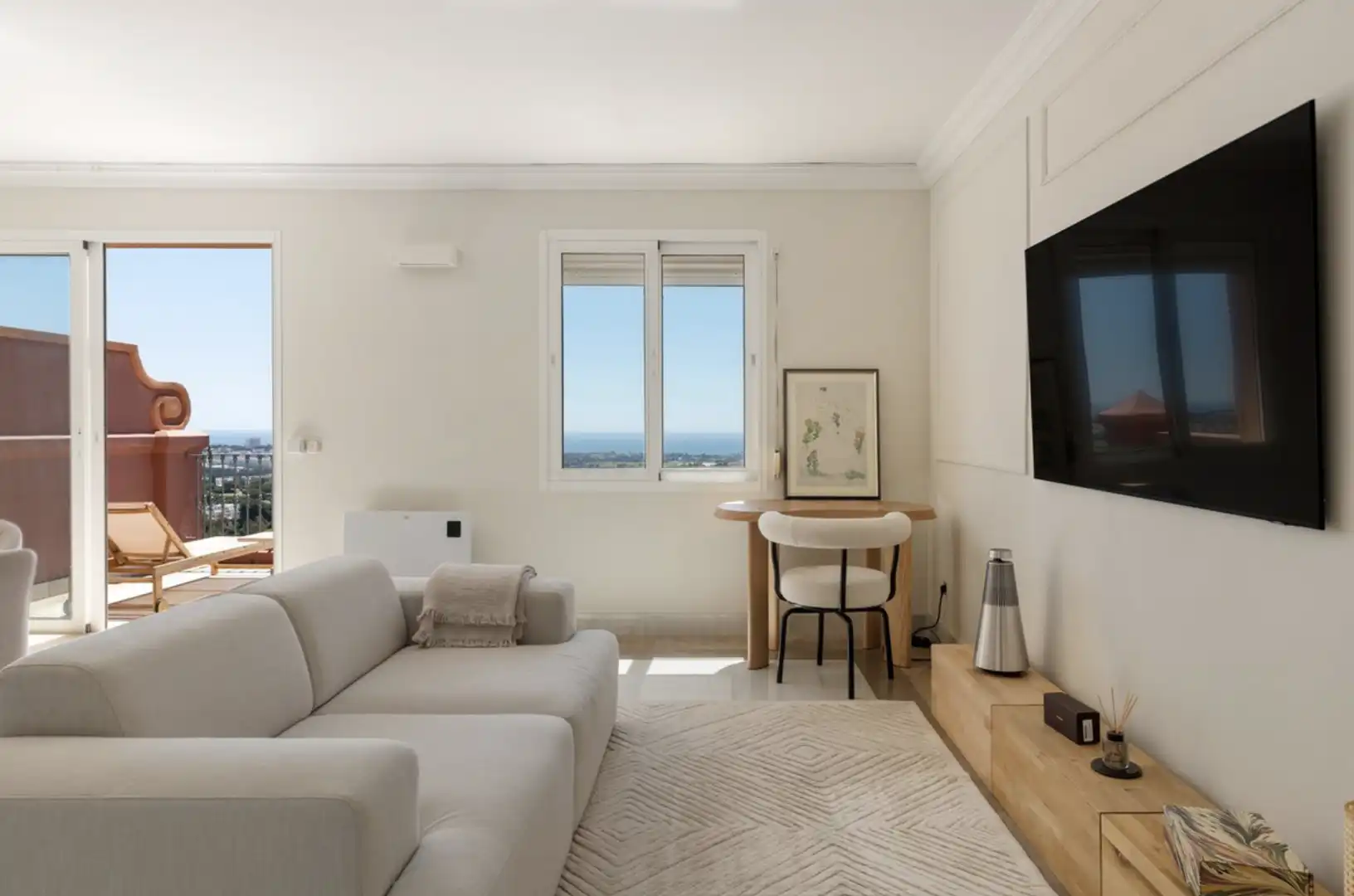 Sala de estar de Ático en venta en Benahavís con Aire acondicionado, Calefacción y Terraza