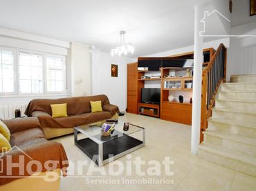 Maison mitoyenne avec balcon à vendre à Calle ALBALAT DE LA RIBERA