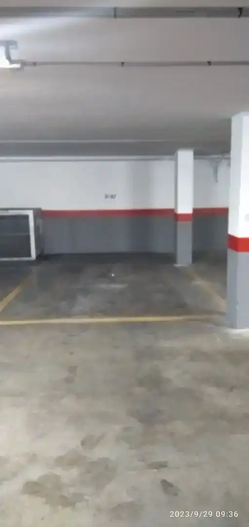 Parkplatz von Wohnungen zur Miete in Roquetas de Mar mit Klimaanlage, Schwimmbad und Balkon