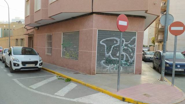 Local comercial en Alquiler en Calle Misionera Finita Martínez Cánovas en Albatera