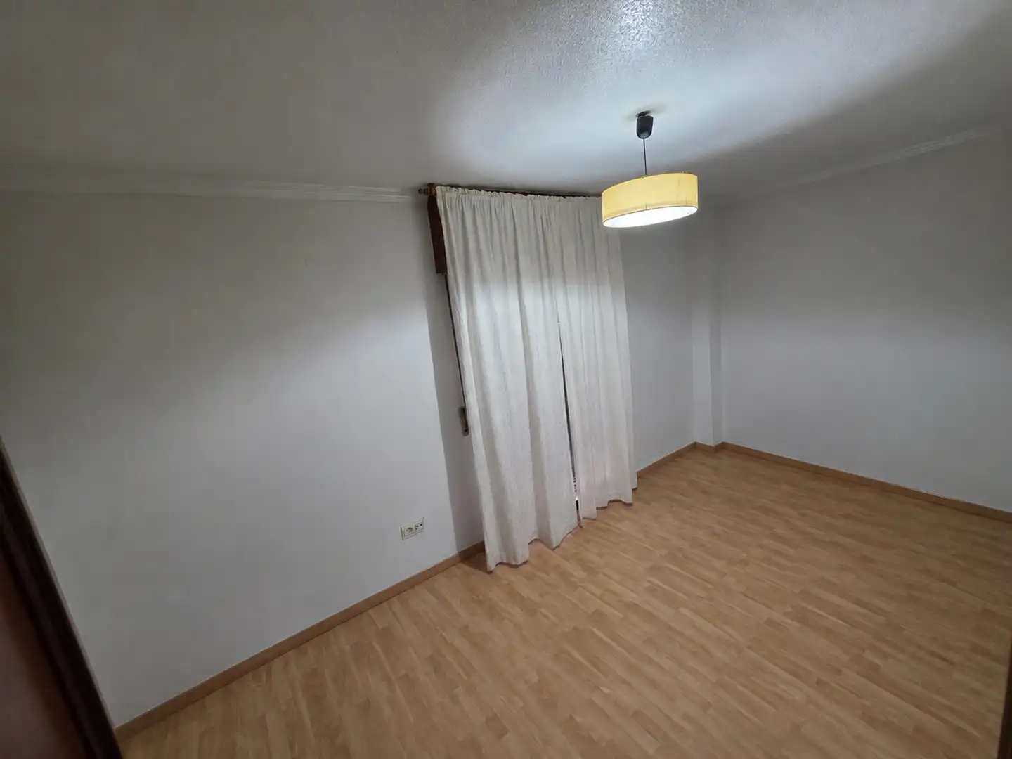 Schlafzimmer von Maisonette zum Verkauf in Peligros mit Klimaanlage, Terrasse und Ofen