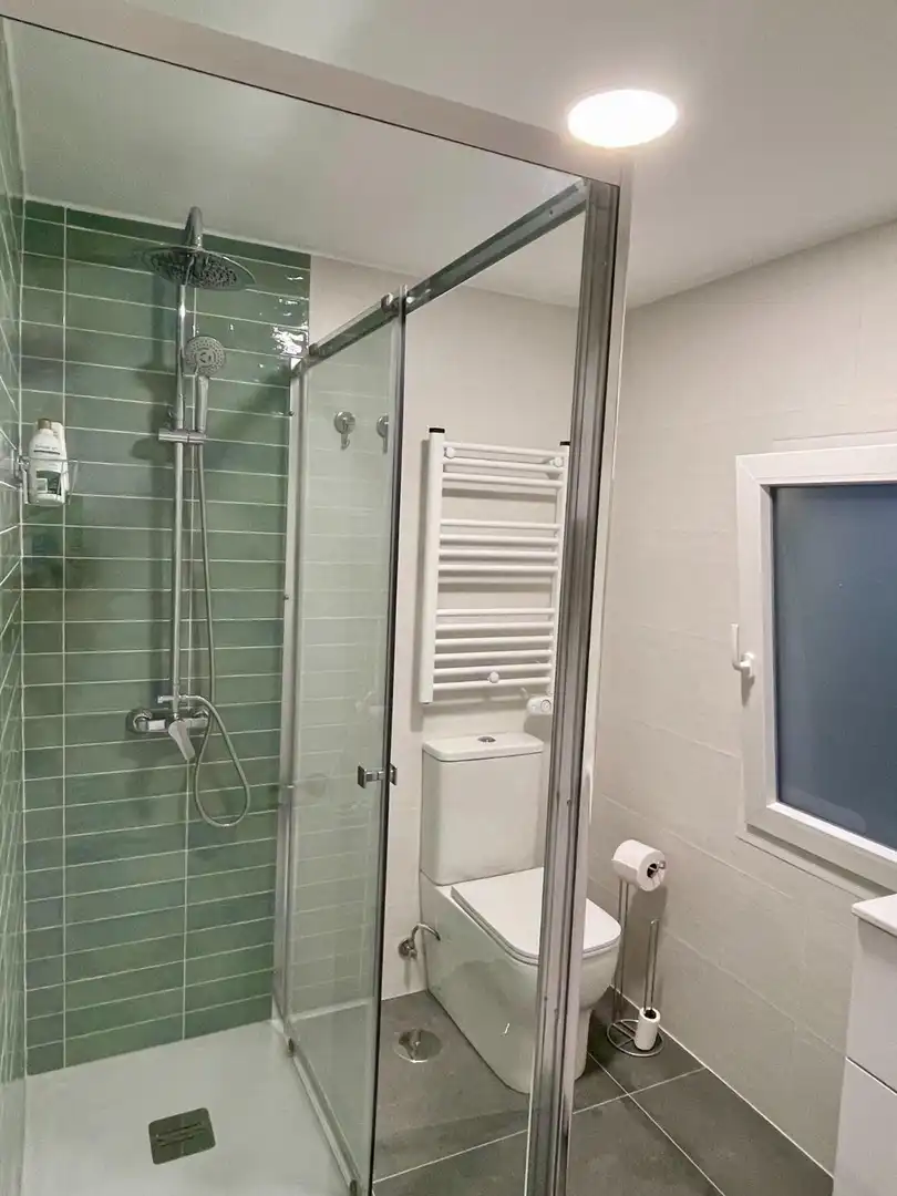 Baño de Piso de alquiler en Oviedo  con Amueblado