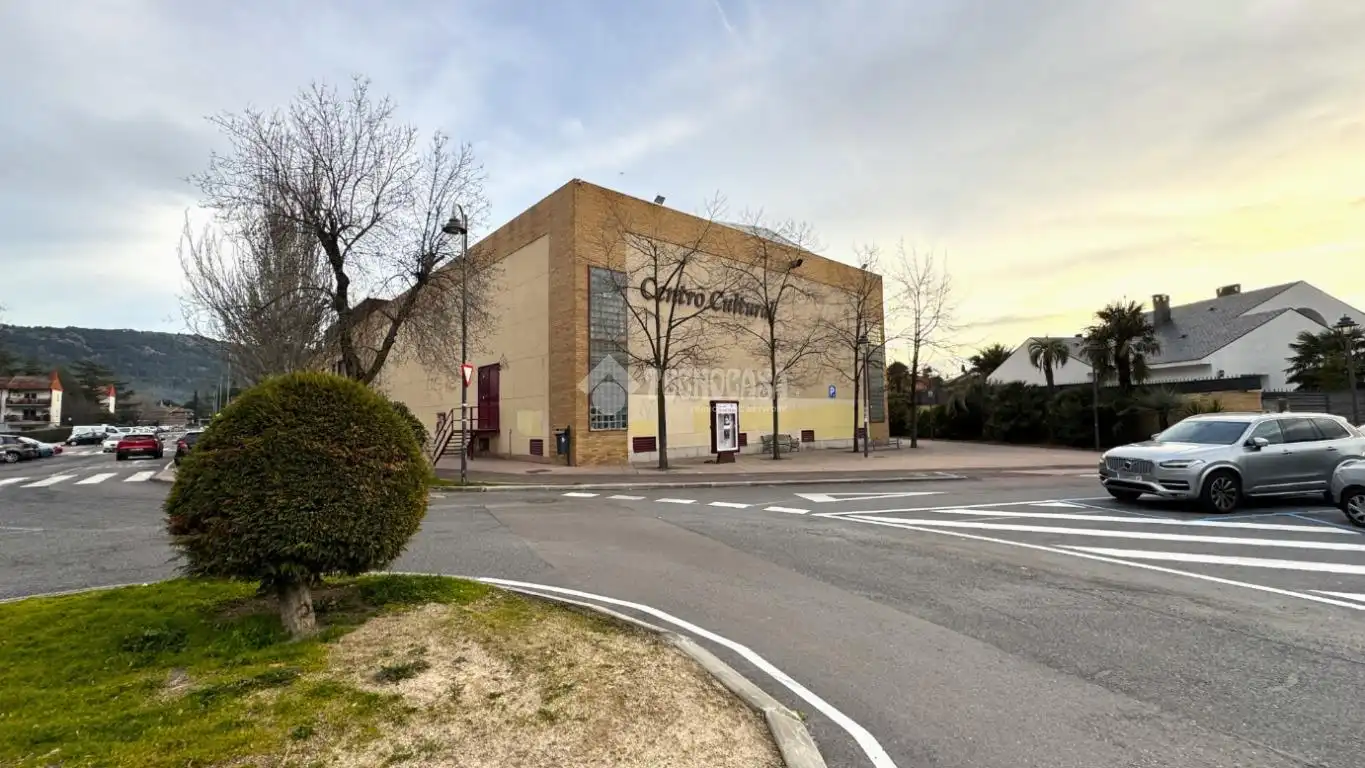 Vista exterior de Casa adosada en venda en Moralzarzal amb Calefacció, Terrassa i Piscina comunitària