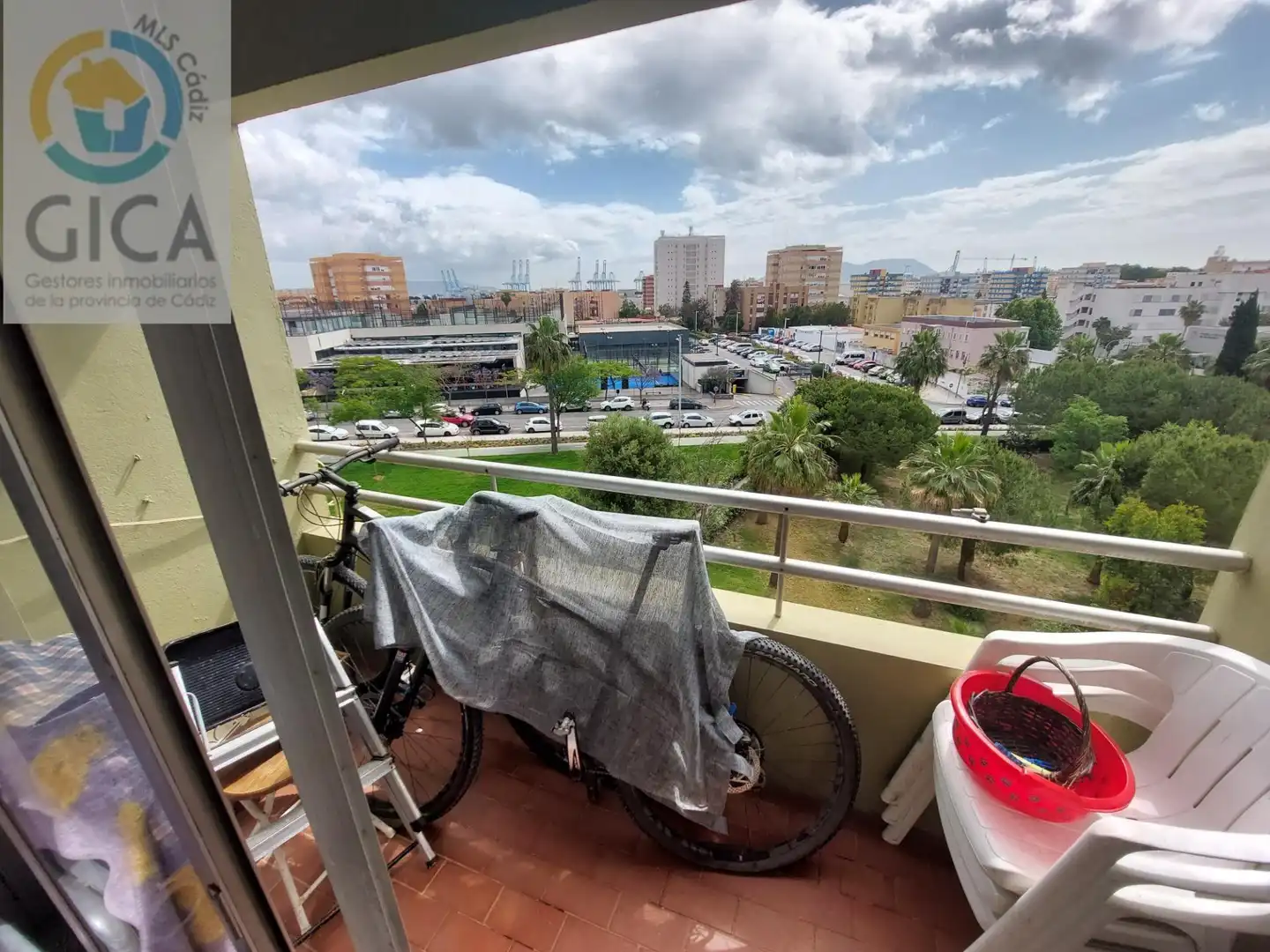 Terraza de Piso en venta en Algeciras con Balcón