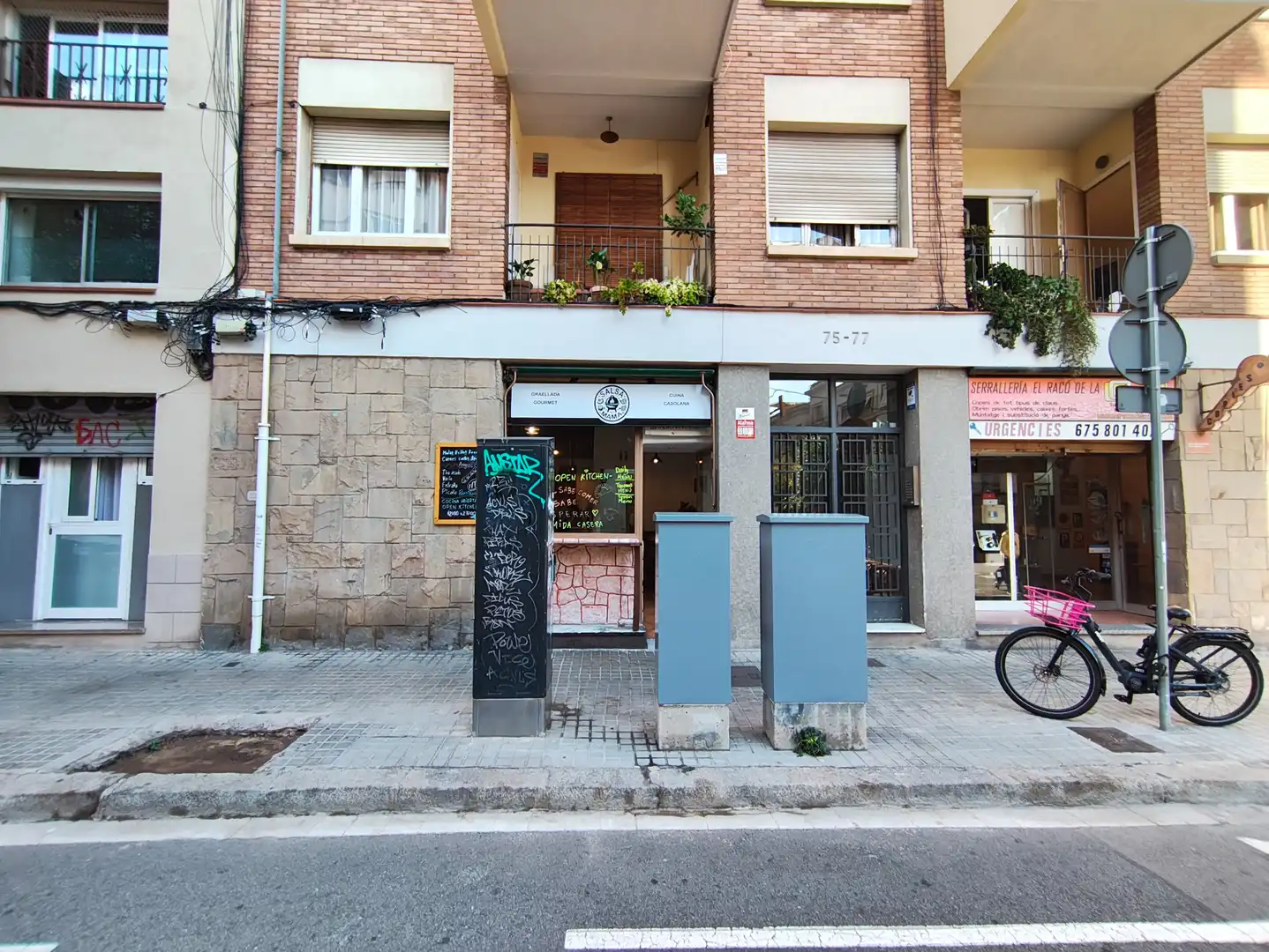 Business premises for transfer in Carrer de les Camèlies 75, imagen 3