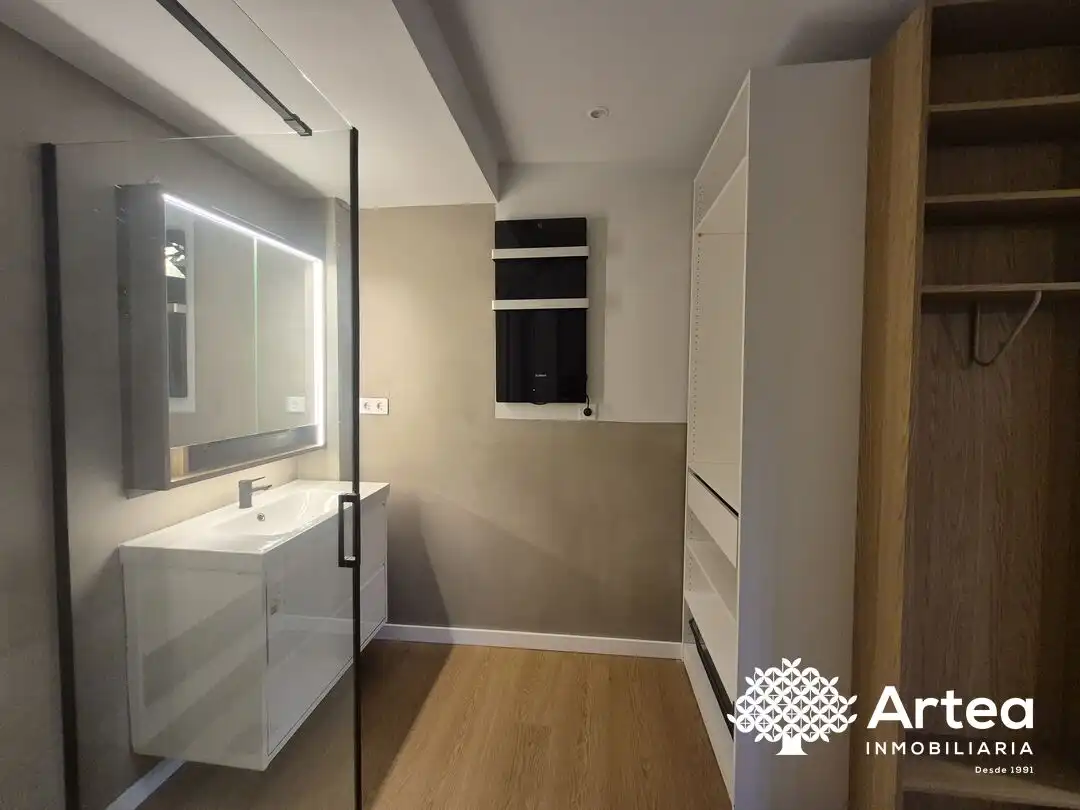 Bathroom of Flat for sale in Bilbao   with Heating and Balcony