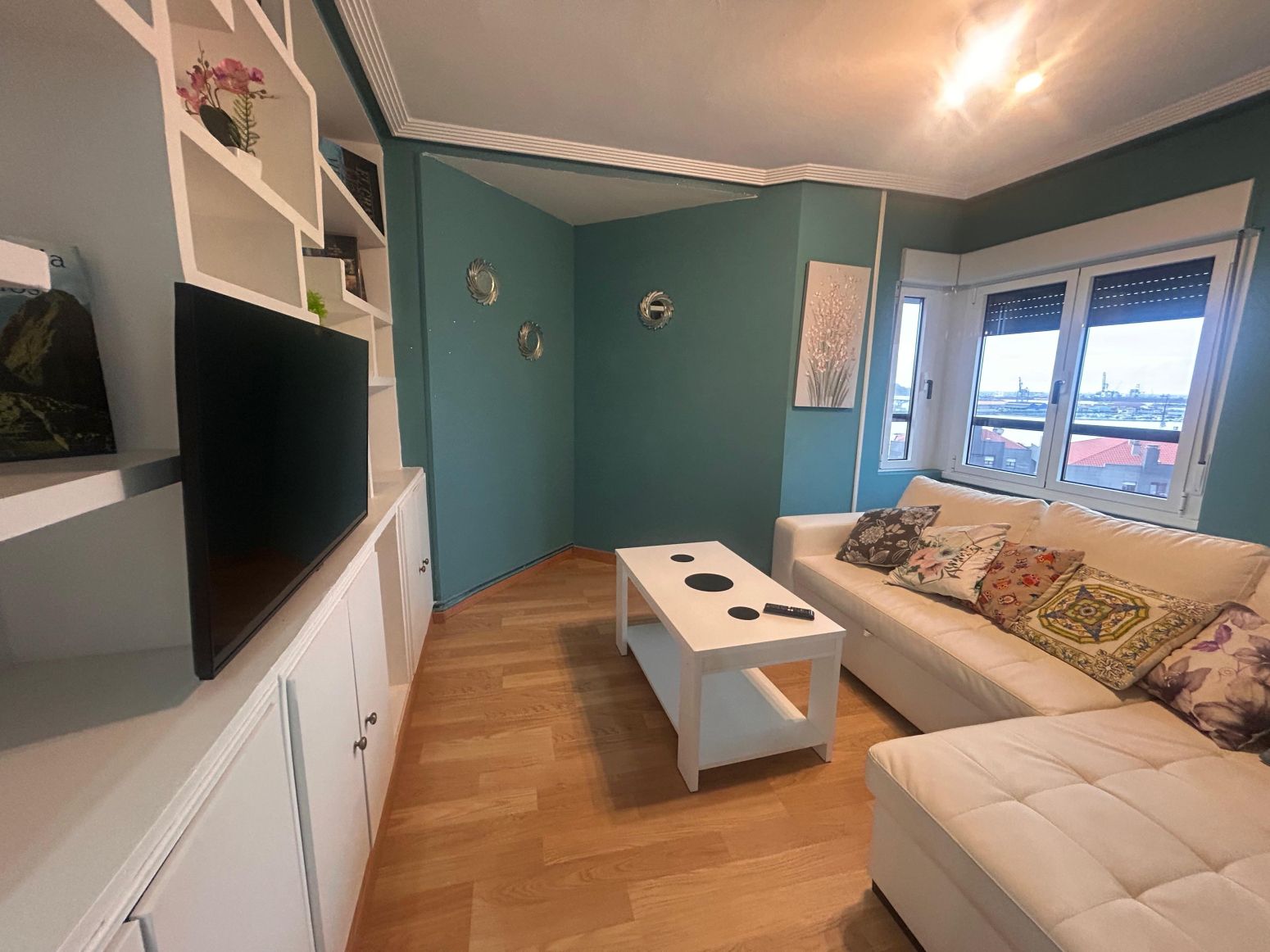Sala d'estar de Pis de lloguer en Gijón  amb Calefacció, Terrassa i Moblat