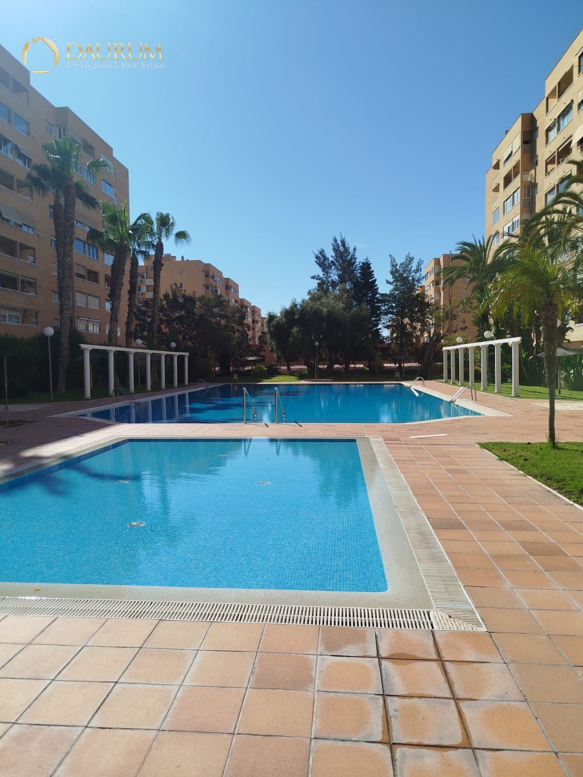 Piscina de Apartament en venda en Alicante / Alacant amb Aire condicionat, Calefacció i Terrassa