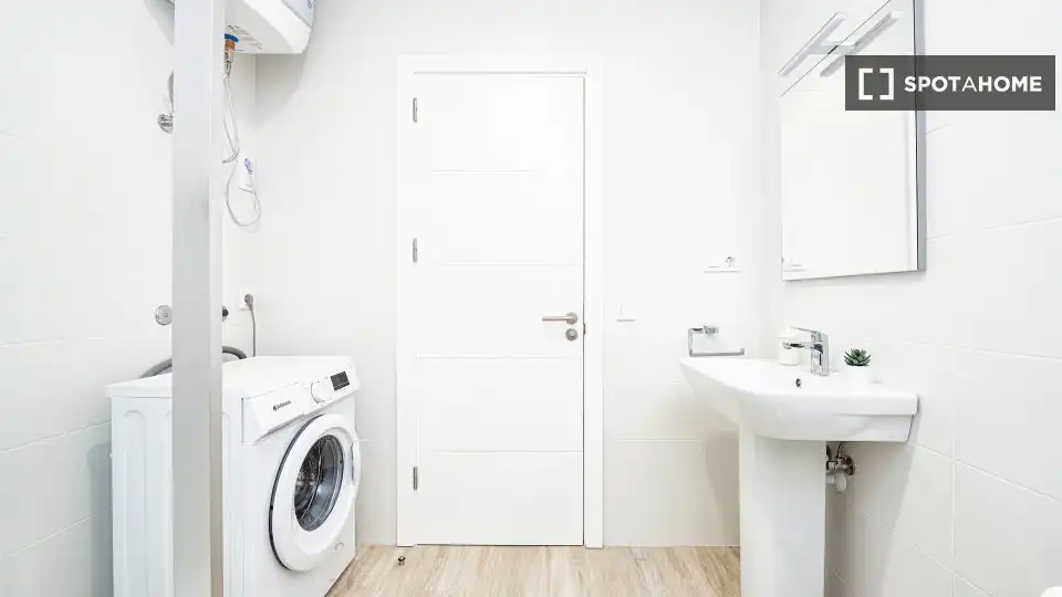 Bathroom of Apartments for share in Las Palmas de Gran Canaria  with Air Conditioner, Terrace and Furnished
