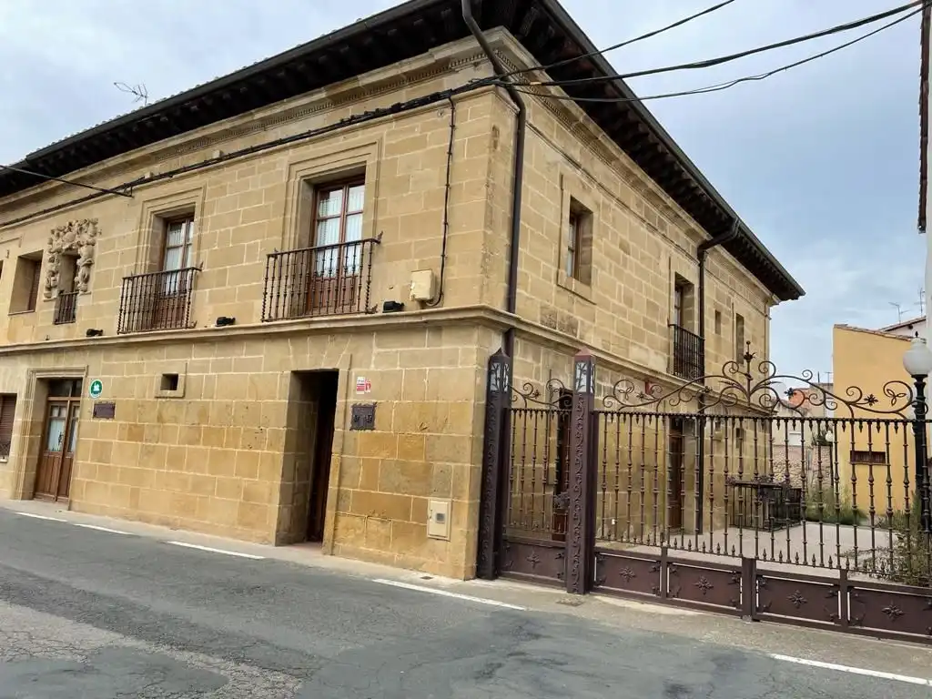 Country house zum Verkauf in Calle Mayor, Castañares de Rioja